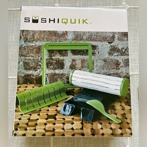 Green Sushi Roller and Cutter Set